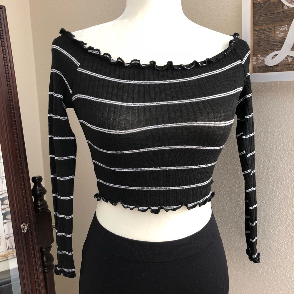 Black White Crop Top - Picture 4 of 4